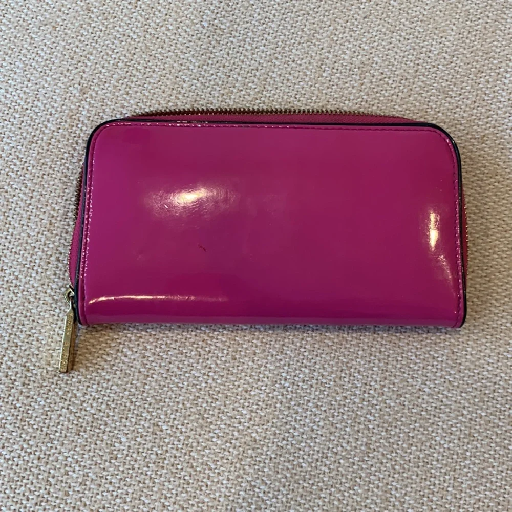 Tory Burch wallet the zipper has no pull - Picture 2 of 2